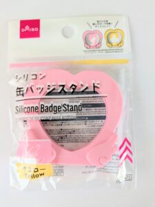 飾り方-ダイソーのシリコン缶バッジスタンド